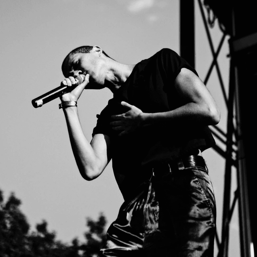 saro press photo 5